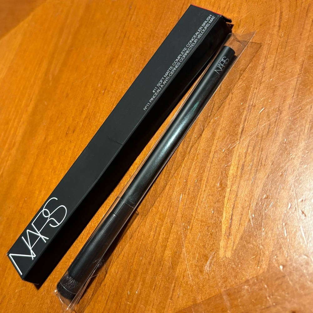 NARS Concealer Brush - Picture 4 of 15